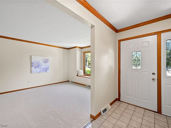 4th image of 37959 Detroit Rd