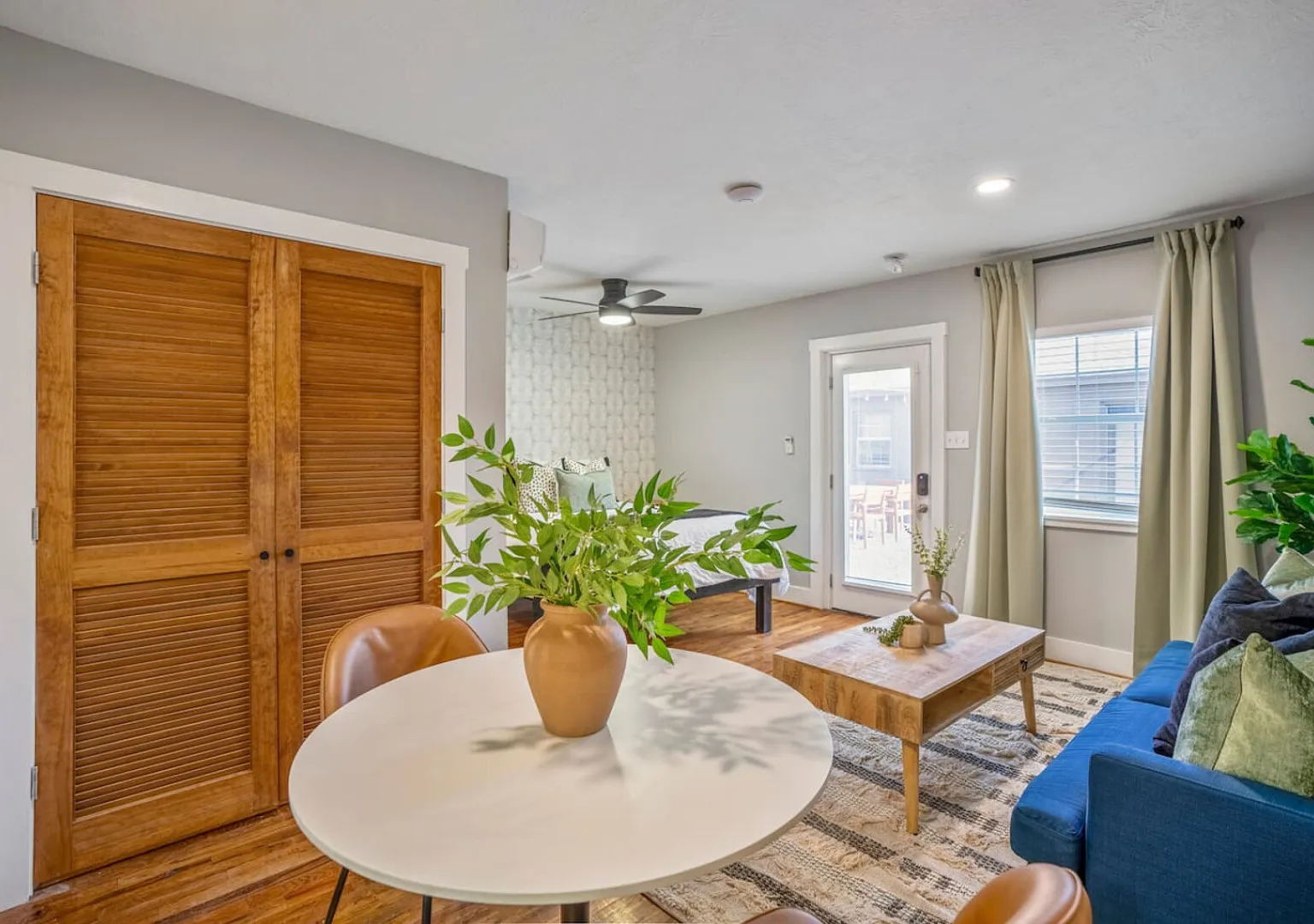 Urban Gated Studio Near Downtown Houston and NRG — Photo 4