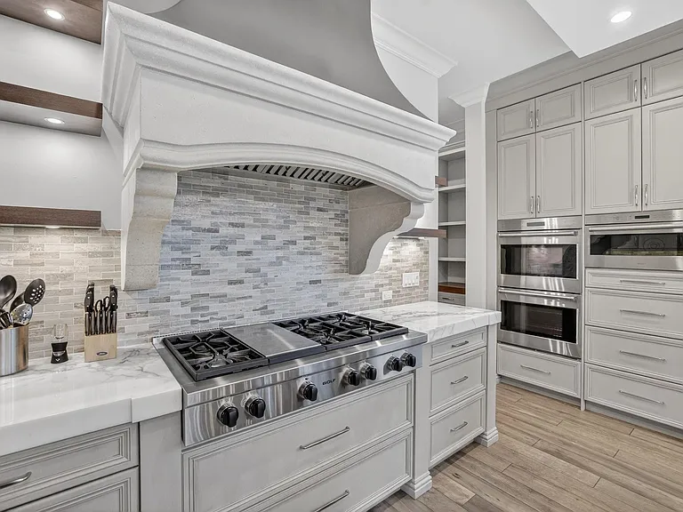 2425 Delmar Pl — Photo 20