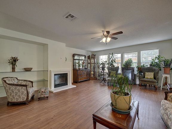2nd image of 1006 Yellowstone Dr