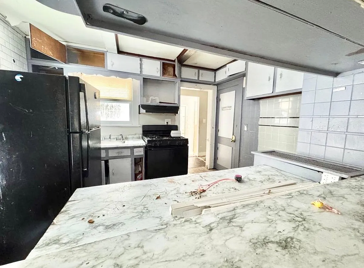 Building Photo - 102 Benham St #4