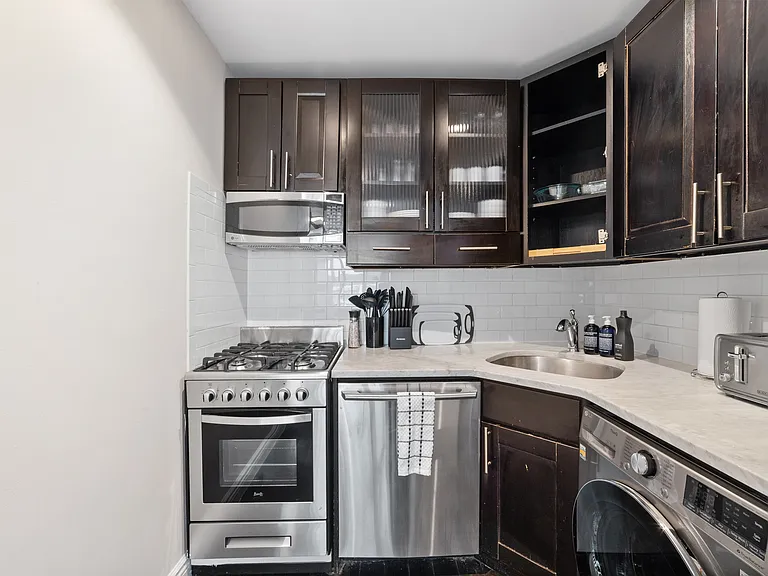 448 W 19th St #PHE — Photo 11