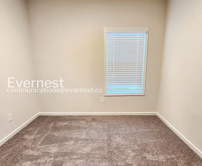 212 Venture Dr — Photo 8