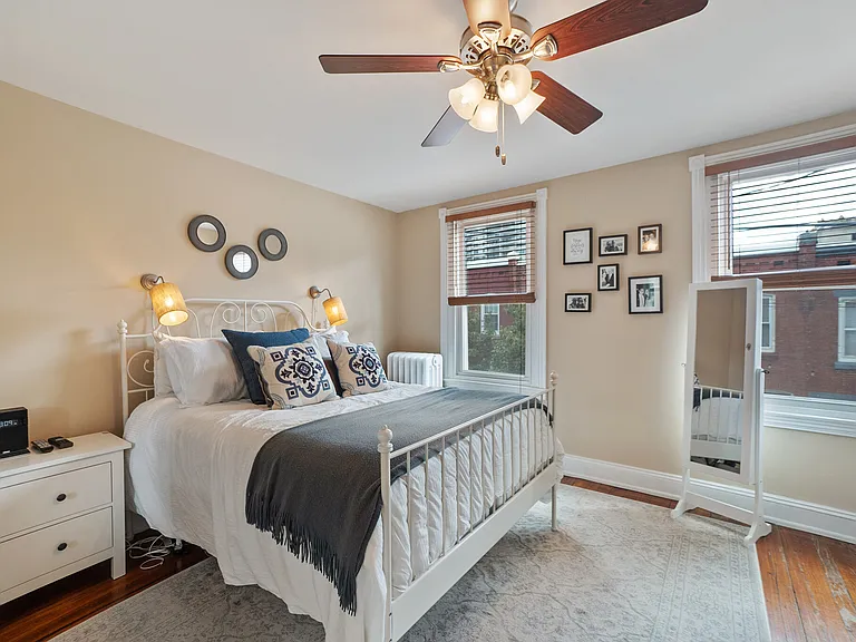 2521 Meredith St — Photo 3