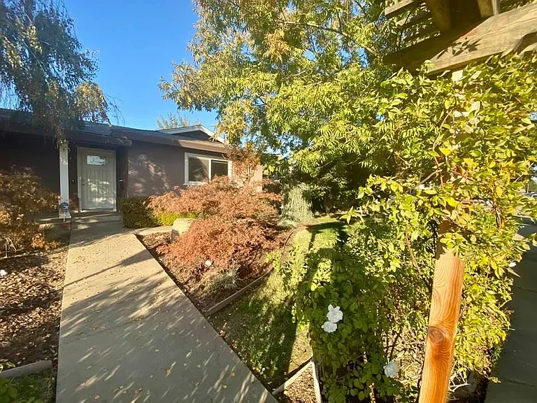 801 Runyan Dr — Photo 26