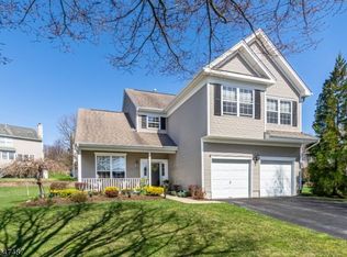 39 Rolling Rapids Ct, Hackettstown, NJ 07840