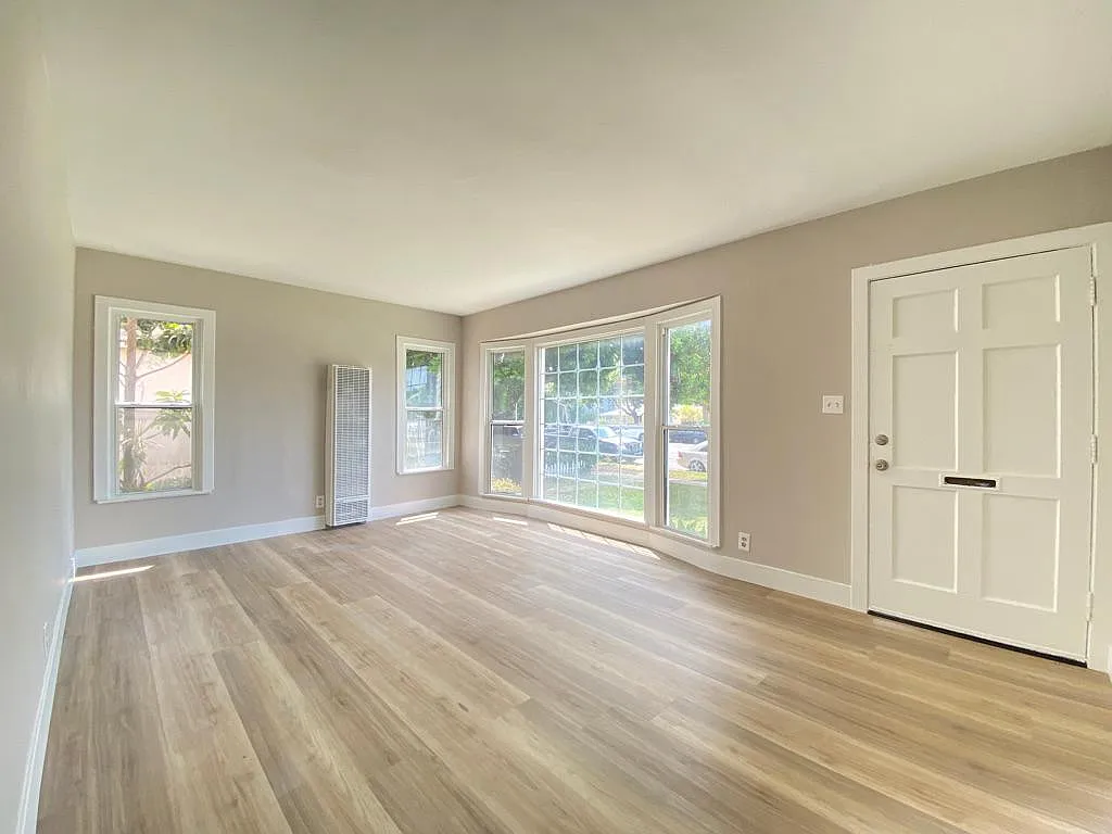 2 bed, 1000 sqft, $3,200 — Photo 3