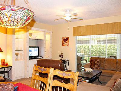 02_living-room_1475 Barrymore Court
