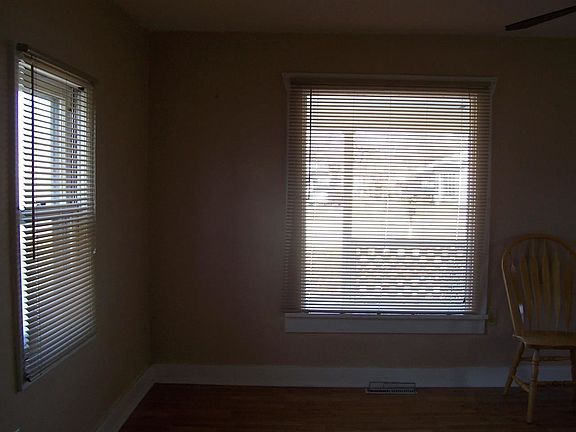 3rd image of 1321 N Poplar St