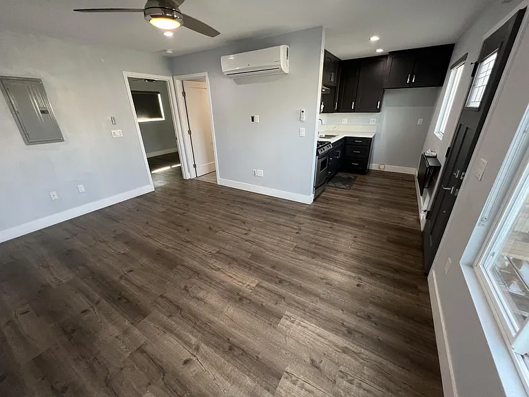 2298 Termino Ave — Photo 8