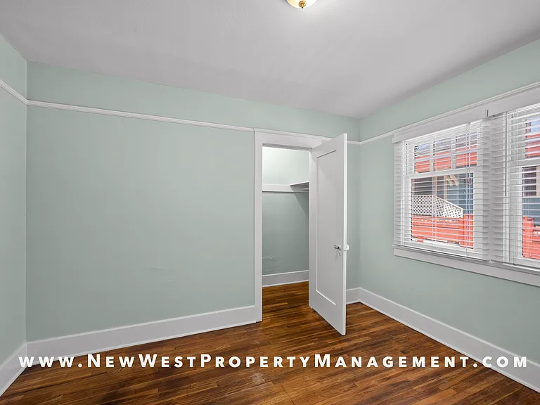 2417 Market St — Photo 28