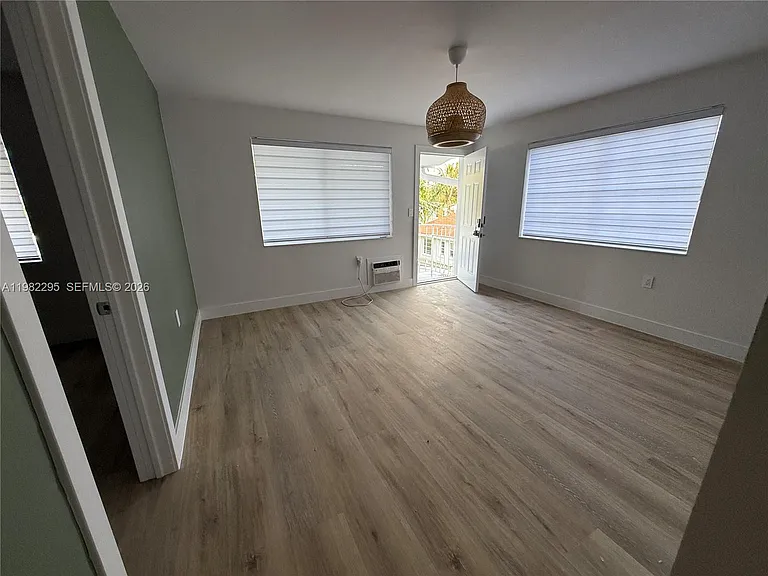 1300 NE 110th St #8 — Photo 11