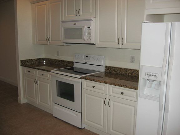 5th image of 4529 Dalmahoy Ct APT 303