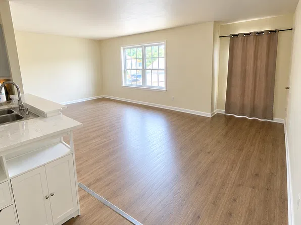 25 W Campbell Rd #D4, Schenectady, NY 12306