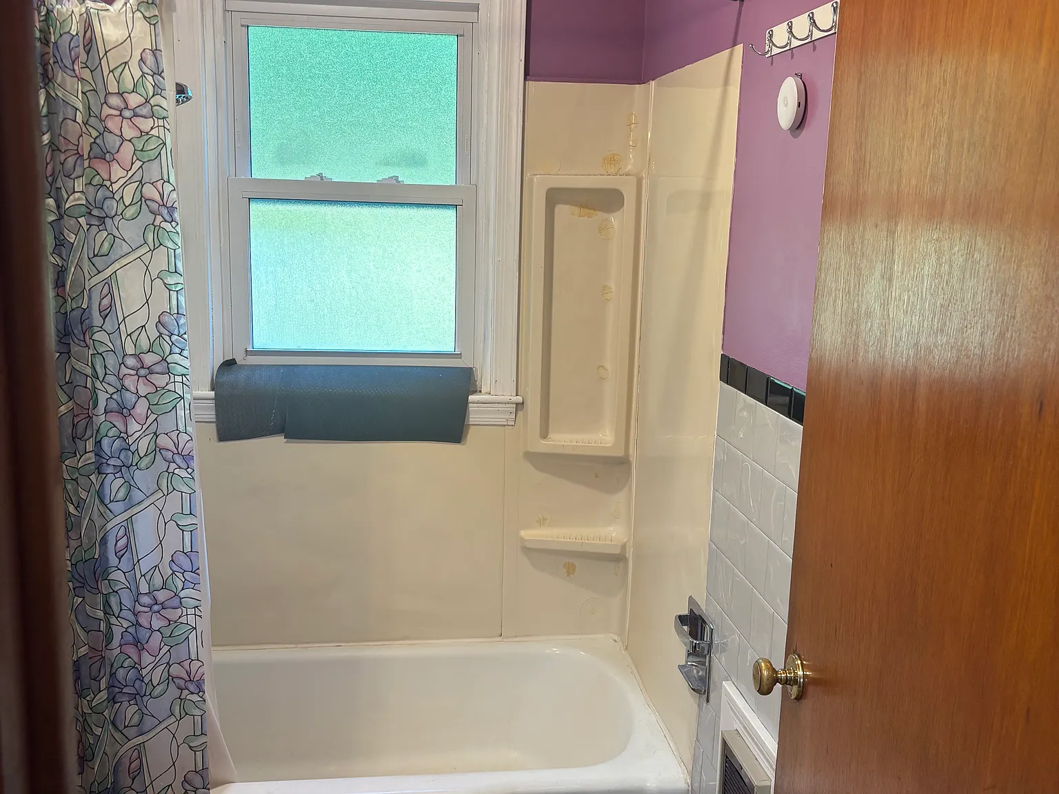 3 bed, 1.5 bath, 1956 sqft, $1,990 — Photo 3