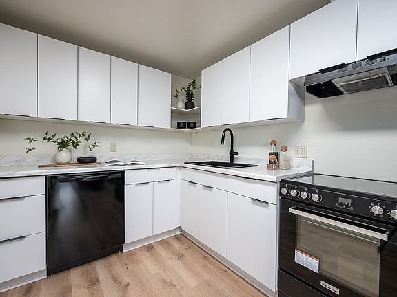 2nd image of 450 NE Dekalb Ave #454