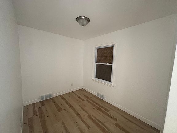 3rd image of 15243 Eastwood St