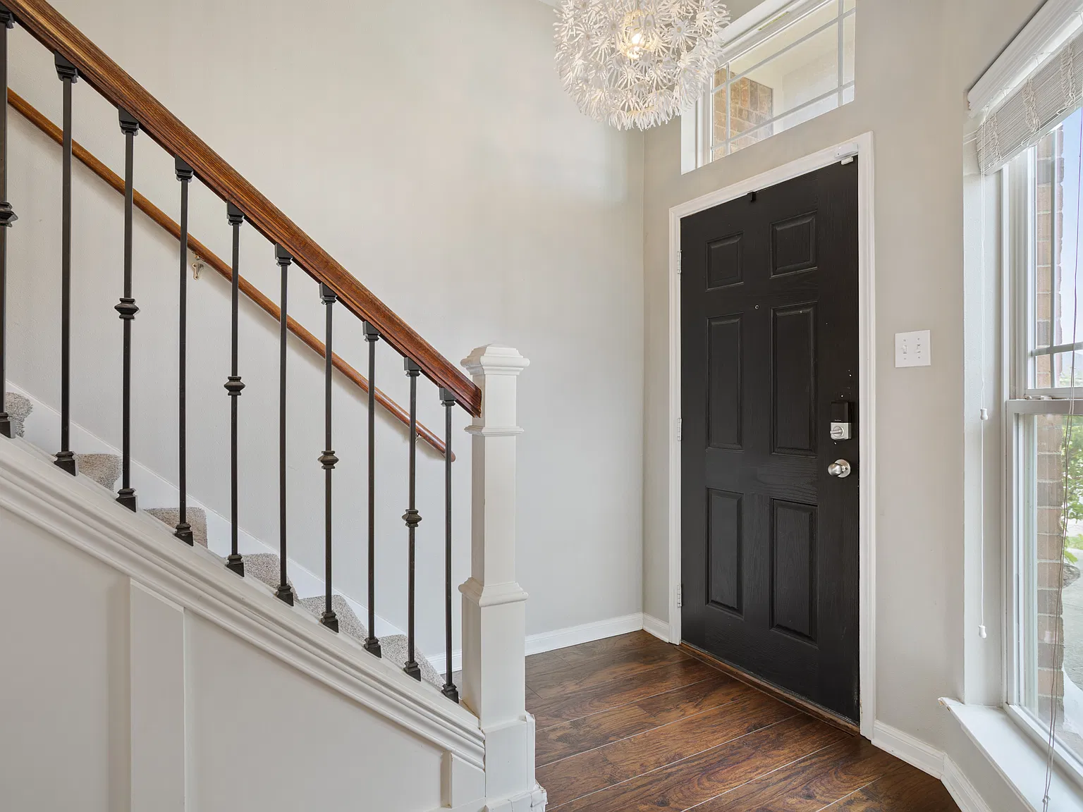 4 bed, 2.5 bath, 2014 sqft, $2,295 — Photo 3