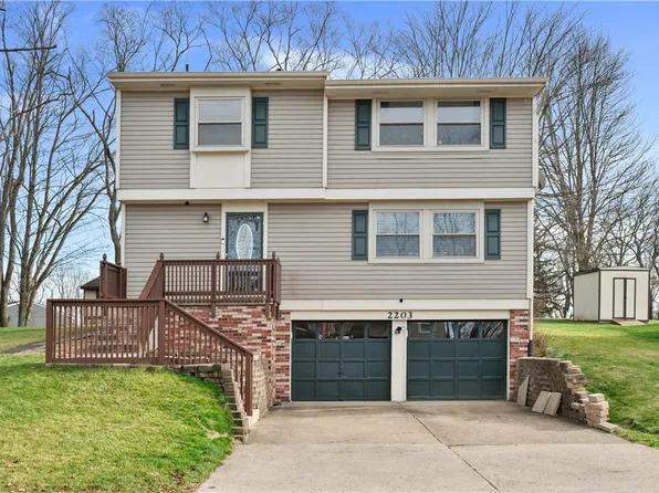 2203 Open Meadow Cir, Bridgeville, PA 15017