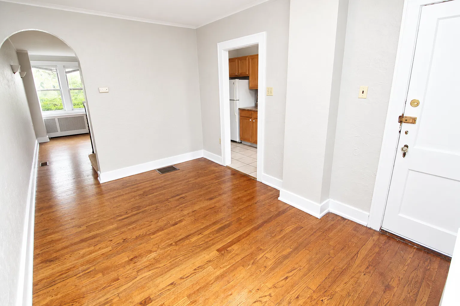 3 bed, 1345 sqft, $2,275 — Photo 2