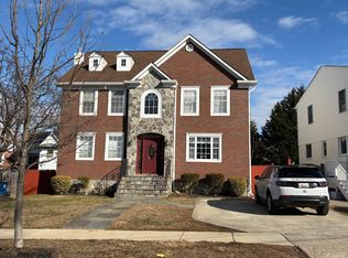 6403 Winnepeg Rd, Bethesda, MD 20817