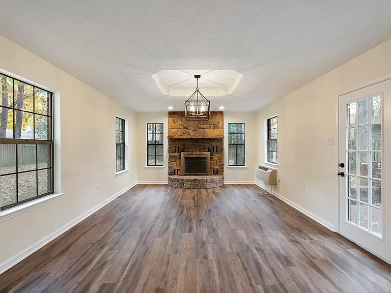10 Woodbridge Dr — Photo 3