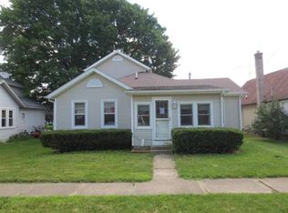 125 N 1st St, Capron, IL 61012