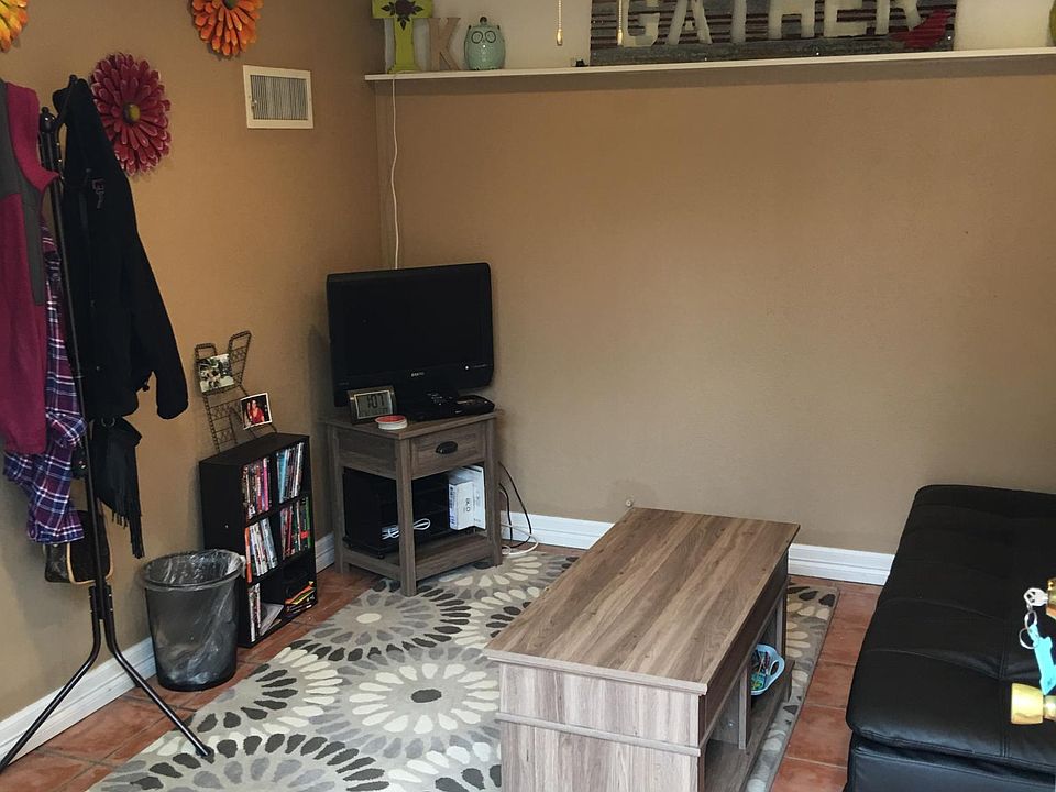 2nd image of 2702 23rd St APT C