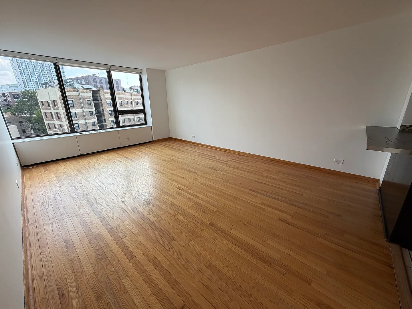 1 bed, 750 sqft, $2,400 — Photo 4