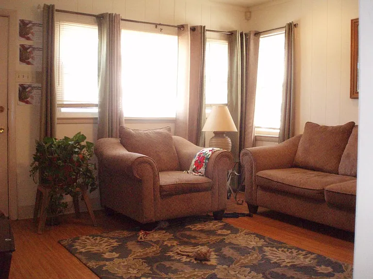 702 Lindley St #HOUSE — Photo 3