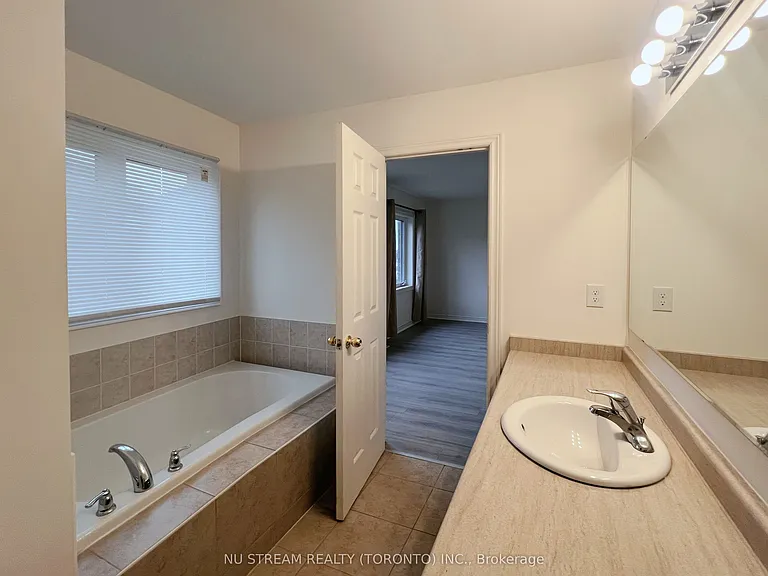 37 Kavanagh Ave — Photo 4