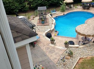 1070 Silverleaf Dr, Youngsville, NC 27596