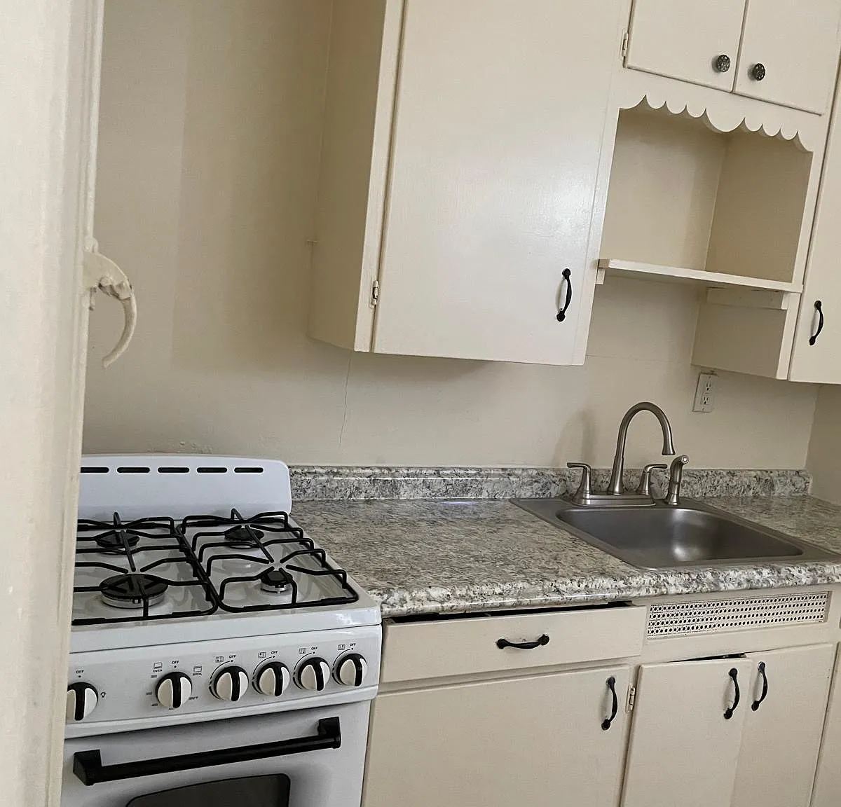 Studio, 10 sqft, $1,275 — Photo 4