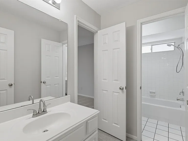 2538 Acadiana Ln — Photo 29