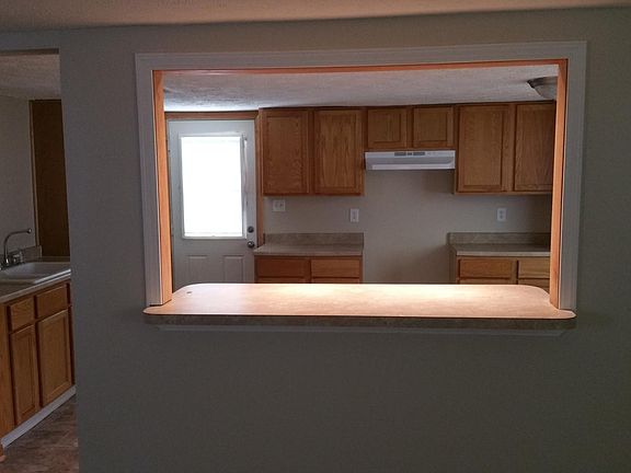 3rd image of 863 Woodrow Ave