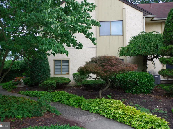 15 Pine Woods Ct, Reading, PA 19607