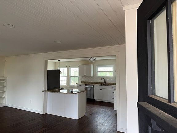 4th image of 130 Wilkins Dr