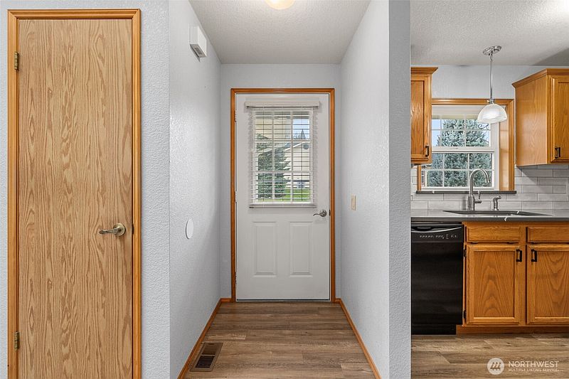4th image of 1182 Emerson Lane