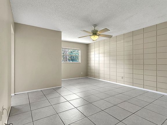 4th image of 230 S 4th St