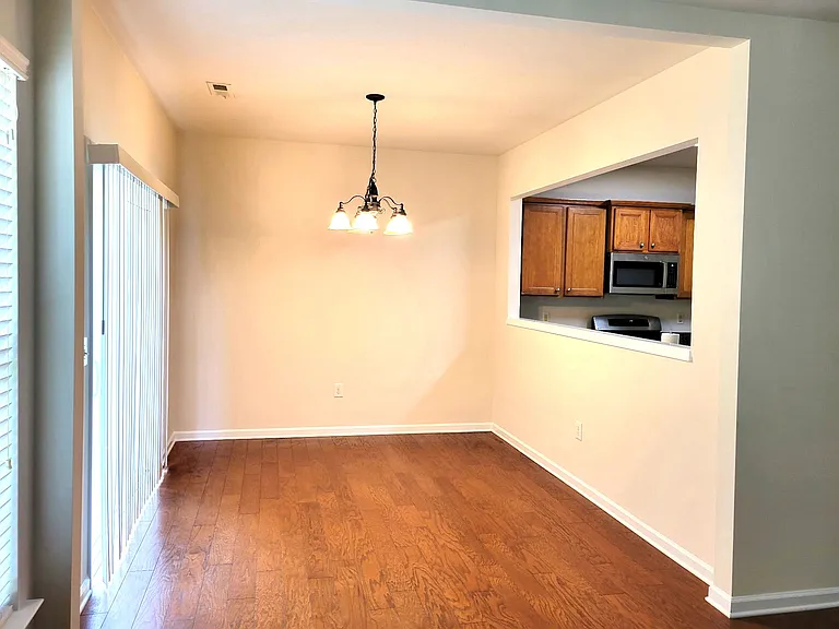1317 Corwith Dr — Photo 7