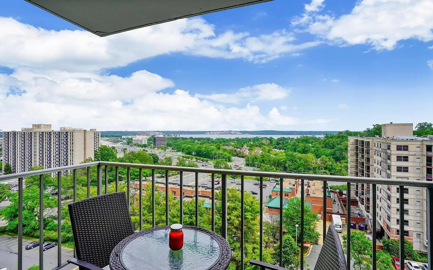 1 bed, 850 sqft, $1,800 — Photo 3