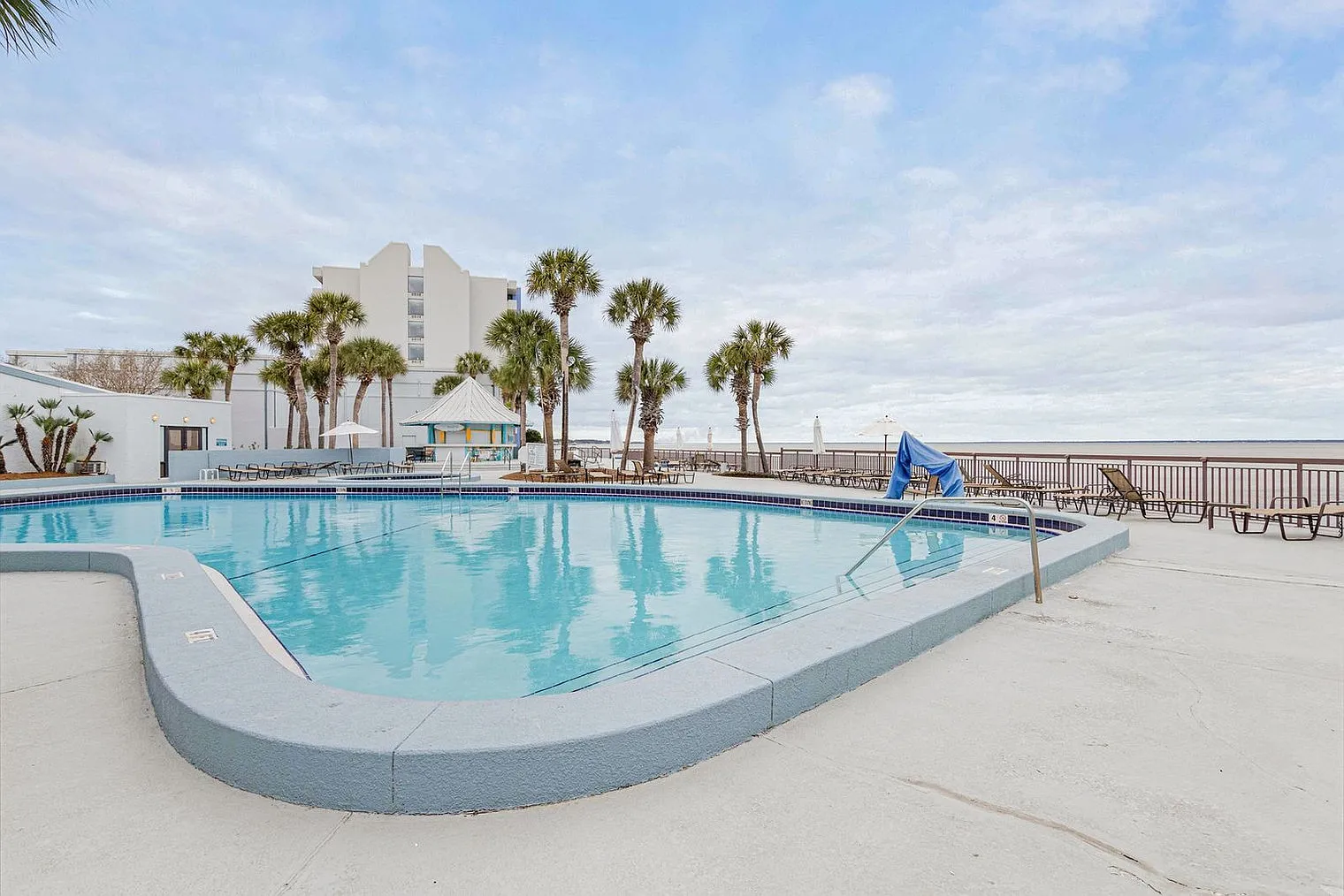 Studio, 1.0 bath, 4929 sqft, $1,984 — Photo 3