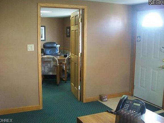 5th image of 1605 W Main St