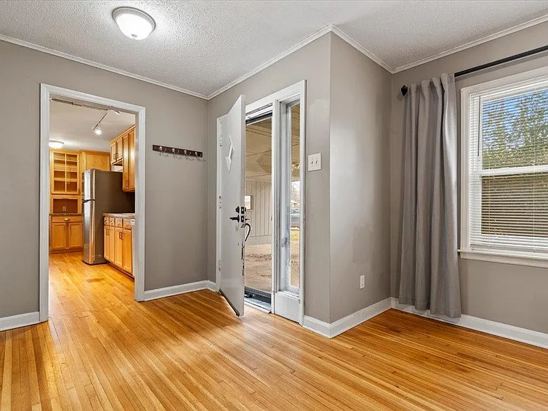 1073 Ivy Rd — Photo 9