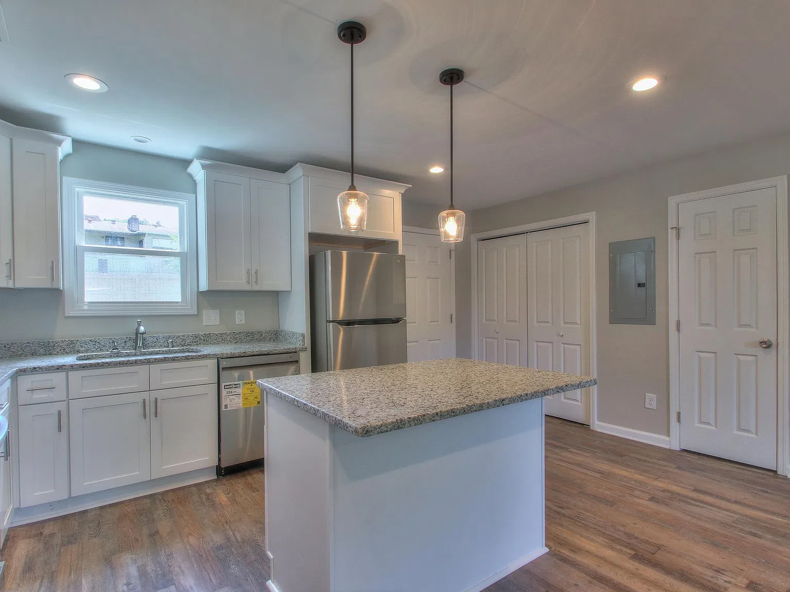 786 Garrison Dr — Photo 3