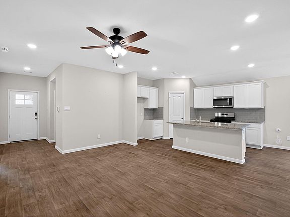 3rd image of 206 Addison Pl