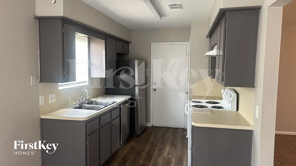 3 bed, 2.0 bath, 1454 sqft, $1,740 — Photo 4