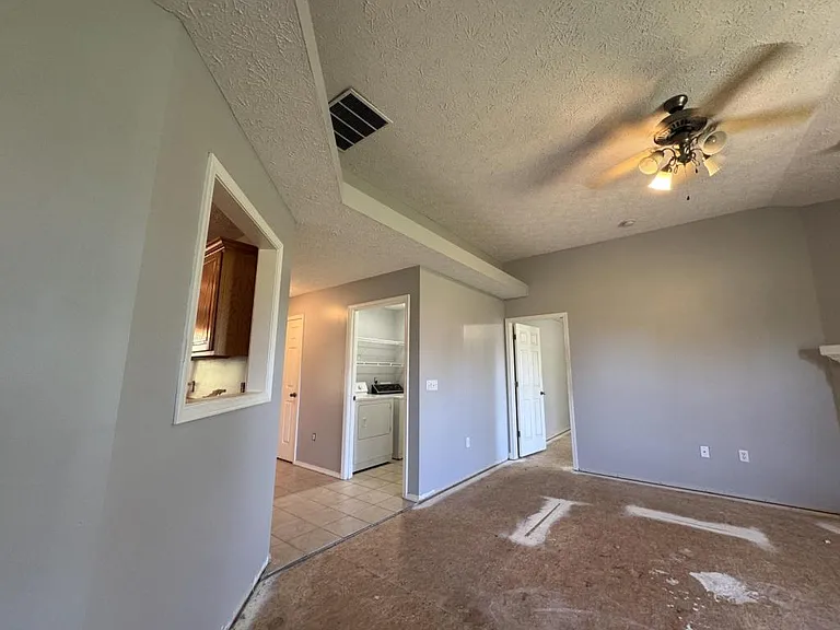 5709 N 12th Ave — Photo 11