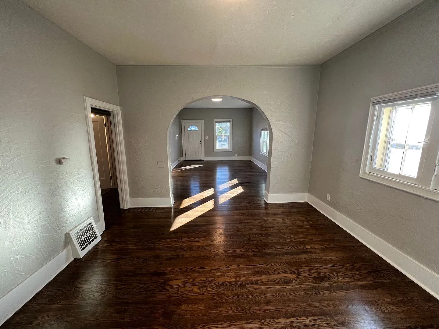 Charming 2 Bed 1 Bath — Photo 4