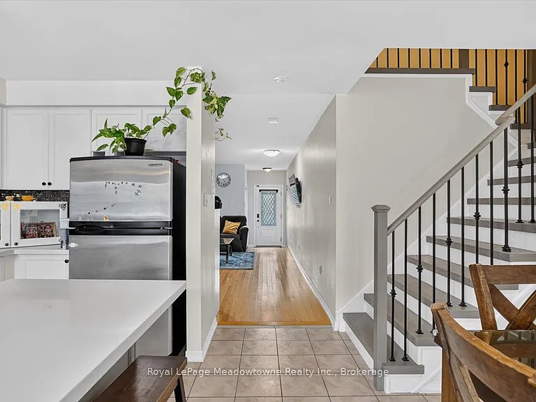 1138 Charlton Way — Photo 3